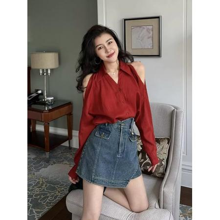 BY10826# 港风穿搭露肩红色衬衫春装女款新款设计感法式小资别致上衣 服裝批發女裝批發服飾貨源