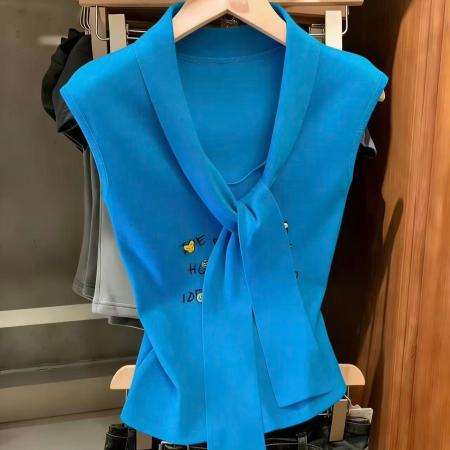 BY10845# 克莱因蓝v领短袖t恤女短款显瘦正肩设计感多巴胺气质上衣新款 服裝批發女裝批發服飾貨源