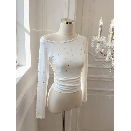 BY10878# 纯欲气质收腰斜领露肩长袖T恤女小众设计感镶钻短上衣 服裝批發女裝批發服飾貨源