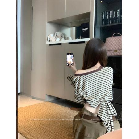 BY10903# 美式复古穿搭撞色条纹斜肩长袖T恤+高腰蛋糕短裙两件套 服裝批發女裝批發服飾貨源