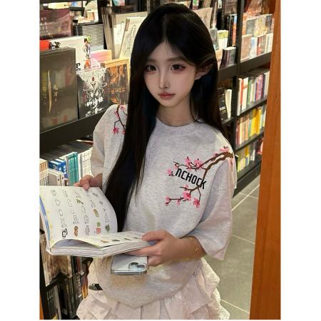 BY10916# 纯棉原版刺绣品质升级美式设计白灰色上衣字母花朵短袖T恤 服裝批發女裝批發服飾貨源
