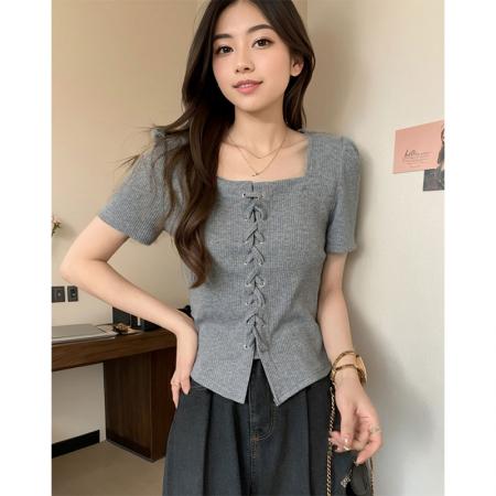 辣妹不规则方领短袖t恤女夏季新款气质设计感显瘦正肩短上衣  服裝批發女裝批發服飾貨源