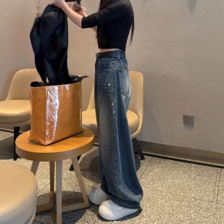 满天星烫钻弯刀牛仔裤女春季新款复古蓝阔腿裤大码胖mm直筒裤  服裝批發女裝批發服飾貨源