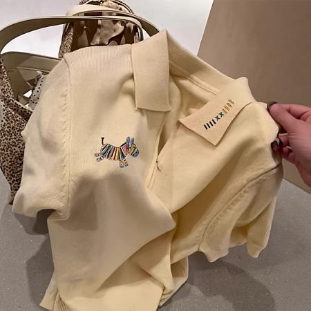 BY11012# 奶黄色冰丝小马短袖T恤女春夏欧货减龄独特别致毛衣百搭上衣  服裝批發女裝批發服飾貨源