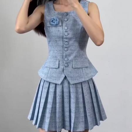 小香风穿搭温柔风气质立体花朵方领粗花呢背心上衣两件套百褶短裙  服裝批發女裝批發服飾貨源