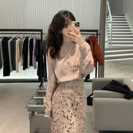 春季搭配一整套大码胖mm粉色露肩针织衫镂空半身裙甜美漂亮套装女  服裝批發女裝批發服飾貨源