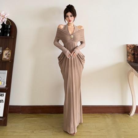 WE法式归国名媛千金镶钻bling设计褶皱露背挂  服裝批發女裝批發服飾貨源