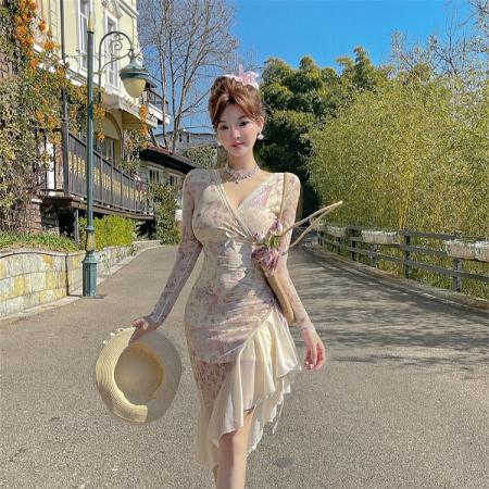 碎花蕾丝拼接长袖连衣裙女新款甜美性感V领荷叶边裙子  服裝批發女裝批發服飾貨源