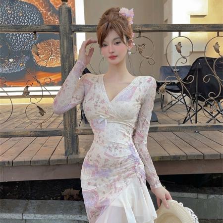 碎花蕾丝拼接长袖连衣裙女新款甜美性感V领荷叶边裙子  服裝批發女裝批發服飾貨源