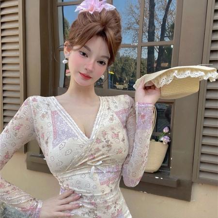 碎花蕾丝拼接长袖连衣裙女新款甜美性感V领荷叶边裙子  服裝批發女裝批發服飾貨源