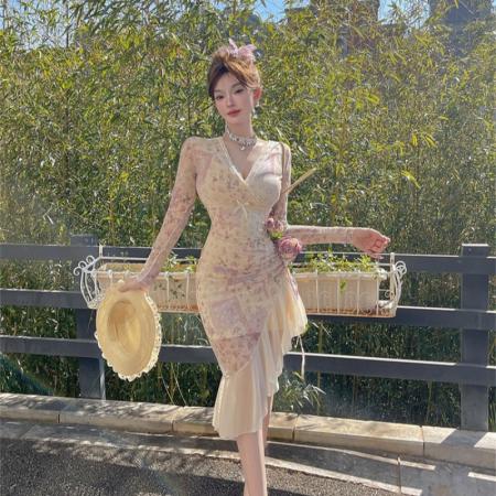 碎花蕾丝拼接长袖连衣裙女新款甜美性感V领荷叶边裙子  服裝批發女裝批發服飾貨源
