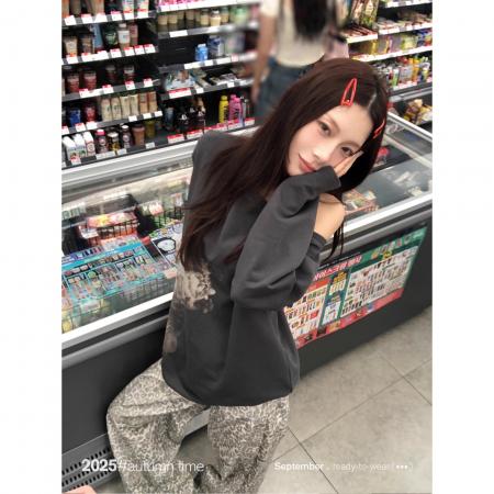 猫咪印花宽松套头休闲斜肩露肩卫衣女秋季美式小众上衣  服裝批發女裝批發服飾貨源