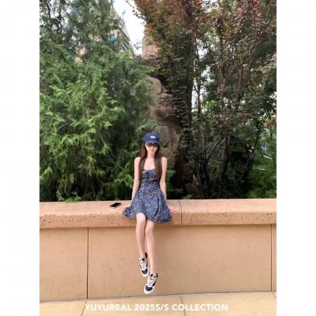 小白花裙子女夏季显瘦收腰系带碎花连衣裙  服裝批發女裝批發服飾貨源