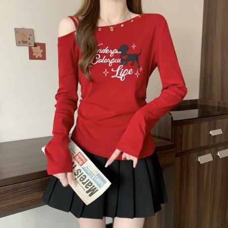 BY11200# 大码红色斜肩字母印花长袖T恤女打底衫露肩设计感内搭上衣春 服裝批發女裝批發服飾貨源