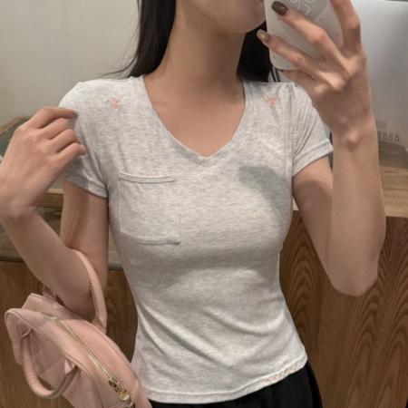 BY11262# 春季新款休闲风正肩字母刺绣V领短袖T恤女修身显瘦百搭上衣 服裝批發女裝批發服飾貨源