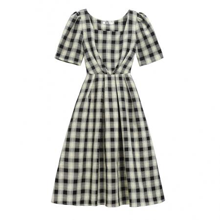 BY11354# 大码法式赫本风设计感格子连衣裙女夏季胖mm收腰气质时尚方领长裙 服裝批發女裝批發服飾貨源