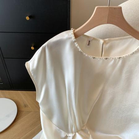 BY11429# 杏色褶皱钉珠醋酸缎面上衣女夏季新款气质收腰时髦衬衫  服裝批發女裝批發服飾貨源