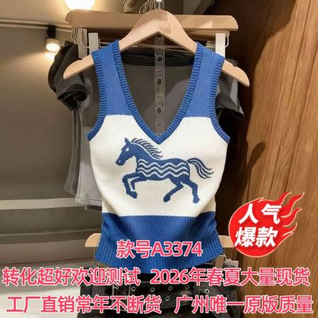 BY11501# 撞色V领小马图案冰丝针织背心女女夏季新款百搭修身减龄毛衣  服裝批發女裝批發服飾貨源