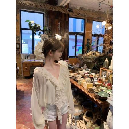 BY11569# 米白色蕾丝拼接v领长袖衬衫女春季荷叶边法式衬衣设计感宽松上衣  服裝批發女裝批發服飾貨源