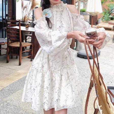 露肩碎花连衣裙女夏季新款气质温柔清冷感度假风宽松显瘦裙子  服裝批發女裝批發服飾貨源