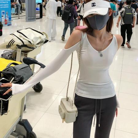 BY11610# 李婉君早春纸片人莱赛尔心机露肩显瘦面膜T女御姐修身露肩V领长袖  服裝批發女裝批發服飾貨源