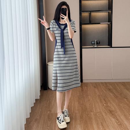 条纹连衣裙开叉设计感肩带山茶花遮肉显瘦时尚休闲中长款大码  服裝批發女裝批發服飾貨源