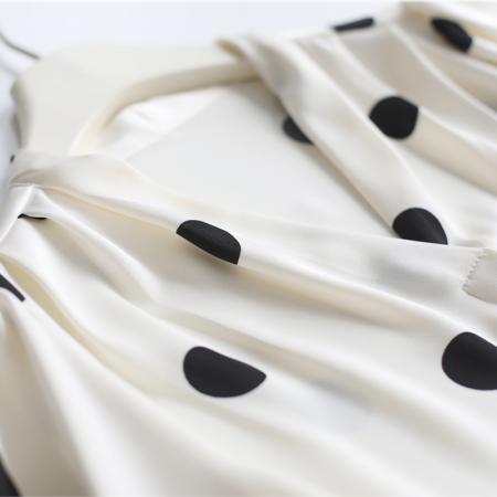 法式复古波点V领衬衫短袖女夏季新款玫瑰花系带缎面通勤上衣  服裝批發女裝批發服飾貨源