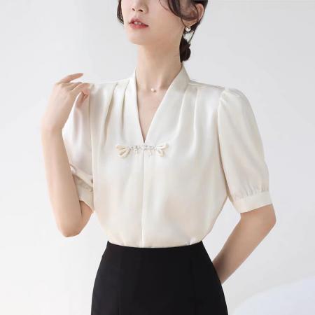 网图复古新中式V领盘扣短袖衬衫女装夏季新款轻国风缎面小衫上衣  服裝批發女裝批發服飾貨源