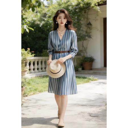 早春法式小资蓝色条纹v领连衣裙子女装夏季特别漂亮掐腰长裙  服裝批發女裝批發服飾貨源