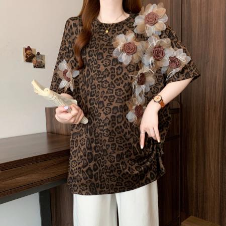 BY11852# 夏季新款大码时尚宽松显瘦遮肉立体花朵豹纹设计T恤上衣 服裝批發女裝批發服飾貨源