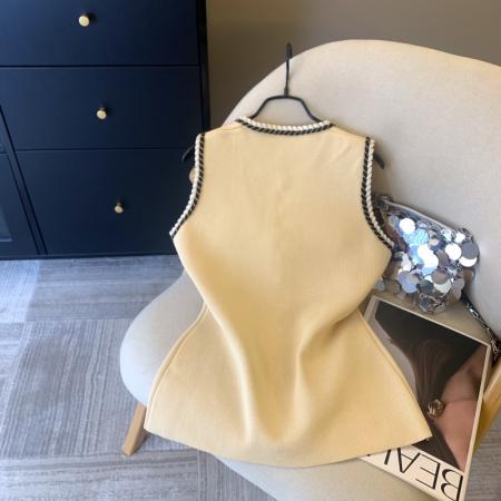 BY11868# 上外穿坎肩上衣叠穿春气质简约轻奢编织撞色单排扣马甲 服裝批發女裝批發服飾貨源