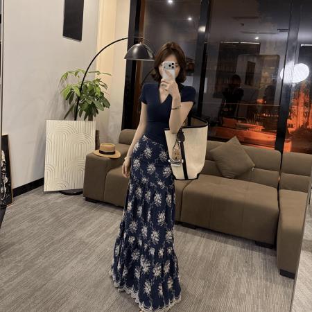 BY11947# 新款春夏设计感气质套装V领短袖刺绣显瘦半身裙两件 服裝批發女裝批發服飾貨源