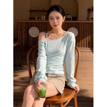 BY11958# 韩系早春甜辣风浅蓝色斜肩上衣女春季新款长袖T恤设计感小众 服裝批發女裝批發服飾貨源
