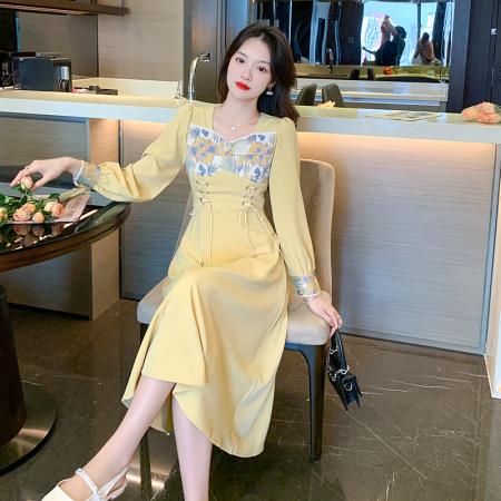 BY11981# 秋季新款复古法式温柔风气质显瘦方领连衣裙子茶歇小众设计感 服裝批發女裝批發服飾貨源