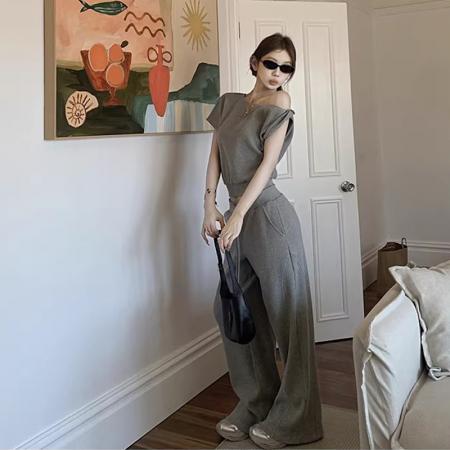 BY12052# 纯欲风斜领露肩短袖T恤女春季时尚套装宽松阔腿休闲裤白色两件套 服裝批發女裝批發服飾貨源