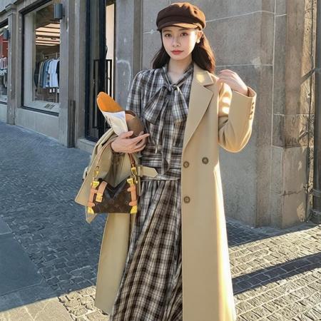 BY12055# UM咖色格纹长袖连衣裙女秋季优雅气质蝴蝶结系带显瘦休闲度假长裙 服裝批發女裝批發服飾貨源