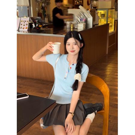 BY12088# 甜美风蓝色正肩针织短袖女夏季彩色纽扣半开领修身百搭薄款小上衣 服裝批發女裝批發服飾貨源