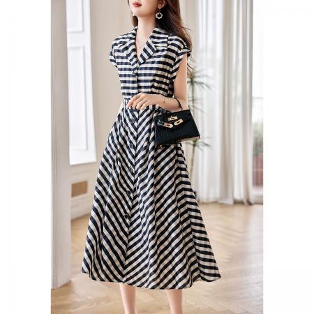 显瘦高级感连衣裙女夏季新款洋气通勤质感连肩裙子 服裝批發女裝批發服飾貨源