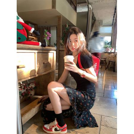 黑色碎花不规则开叉半身裙女春夏新品设计感显瘦包臀裙 服裝批發女裝批發服飾貨源