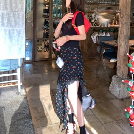 黑色碎花不规则开叉半身裙女春夏新品设计感显瘦包臀裙 服裝批發女裝批發服飾貨源