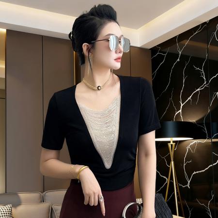 BY12129# 夏季高级感V领串珠镂空短袖女气质显瘦百搭轻熟别致独特上衣 服裝批發女裝批發服飾貨源