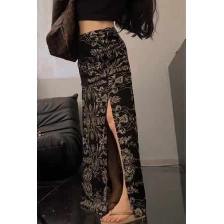 BY12133# 品质五线打边开叉设计感褶皱黑花碎花A字半身裙 服裝批發女裝批發服飾貨源