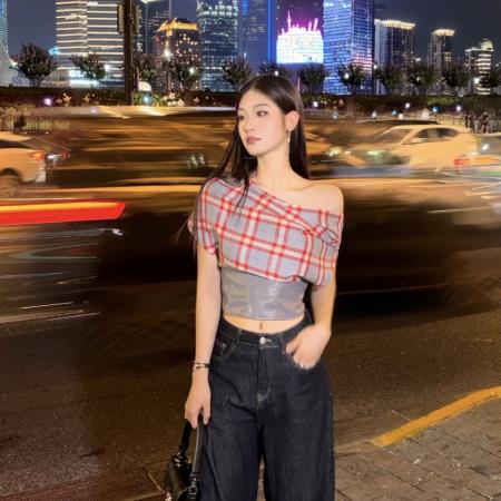 BY12141# 复古格纹短袖挂脖T恤设计感小众露背短款一字领上衣 服裝批發女裝批發服飾貨源