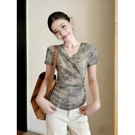 BY12167# 法式扎染正肩短袖t恤女夏季新款设计感v领褶皱收腰不规则漂亮上衣 服裝批發女裝批發服飾貨源