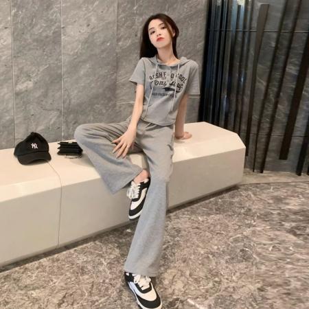 新灰色运动休闲套装夏季时尚减龄活泼俏皮短袖阔腿裤两件套 服裝批發女裝批發服飾貨源