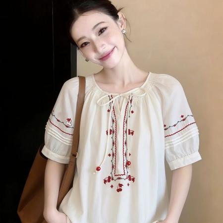 波西米亚风刺绣衬衫女夏季高级感气质短袖系带上衣百搭新款女 服裝批發女裝批發服飾貨源
