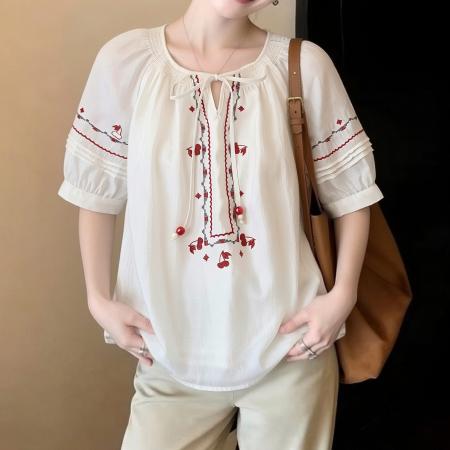 波西米亚风刺绣衬衫女夏季高级感气质短袖系带上衣百搭新款女 服裝批發女裝批發服飾貨源