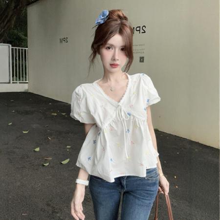 BY12366# 原面料做工刺绣-短款泡泡袖棉麻上衣娃娃衫v领短袖衬衫 服裝批發女裝批發服飾貨源