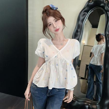 BY12366# 原面料做工刺绣-短款泡泡袖棉麻上衣娃娃衫v领短袖衬衫 服裝批發女裝批發服飾貨源