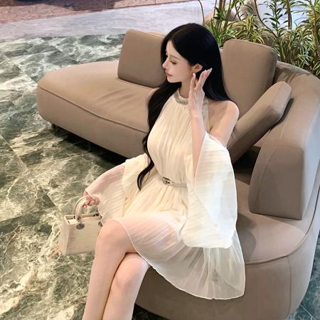 BY12404# 白月光露肩挂脖雪纺连衣裙女压褶镶钻喇叭袖宽松显瘦含腰带女神裙 服裝批發女裝批發服飾貨源